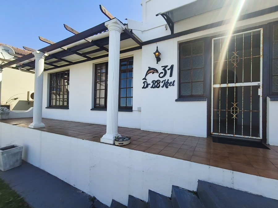 3 Bedroom Property for Sale in Wavecrest Eastern Cape